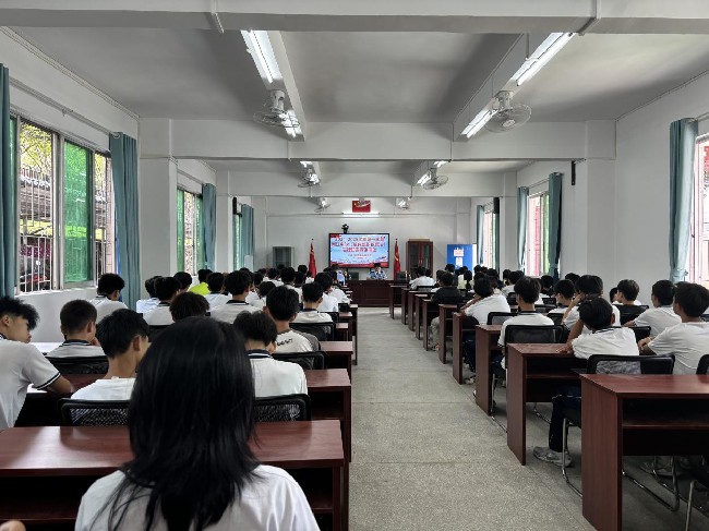 新江镇举办《反有组织犯罪法》进校园讲座.jpg