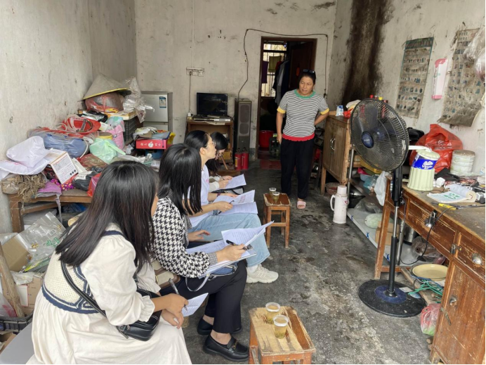 龙仙镇开展困难家庭入户走访工作.png