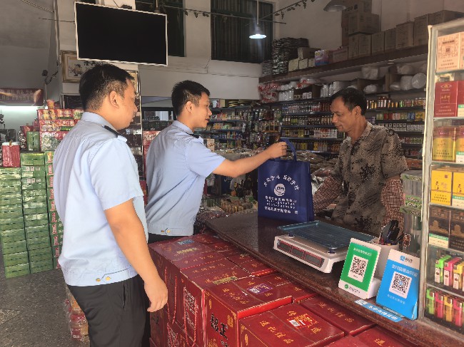 周陂镇开展“诚信尚俭 共享食安”食品安全宣传周活动.jpg