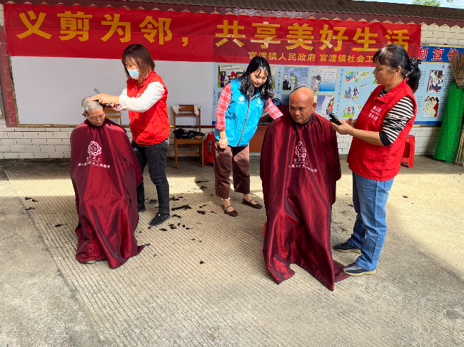 官渡镇开展爱心义剪活动 (2).jpg