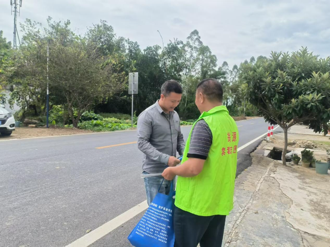 江尾镇：禁毒宣传进农村 人人参与齐禁毒.jpg