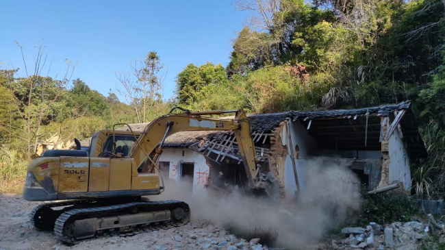 江尾镇：拆除危房除隐患 筑牢防线护民生.jpg