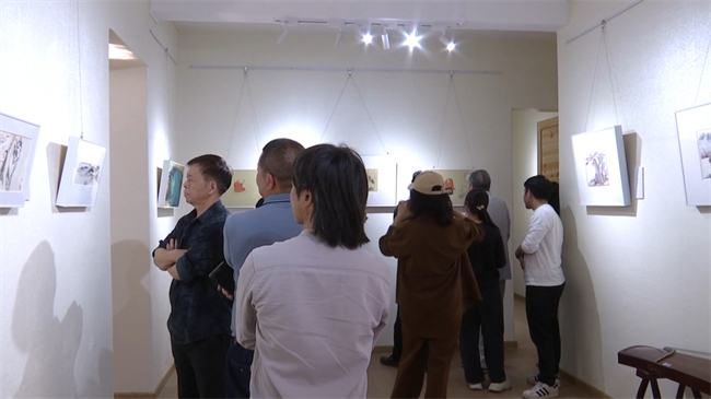 “倪哥在——倪宽作品展”开幕.mp4_20250327_180658.326.jpg