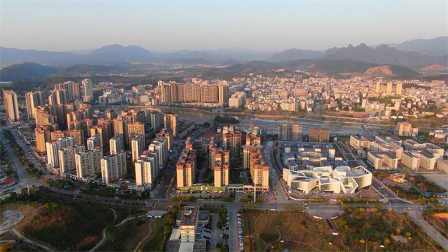 龙仙镇：实施“三大行动” 展现“经济大镇挑大梁”责任担当.mp4_20250328_172054.472.jpg