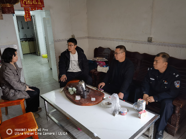 周陂镇推深做实“中心吹哨、部门报到”机制  畅通为民服务的“最后一公里”.png