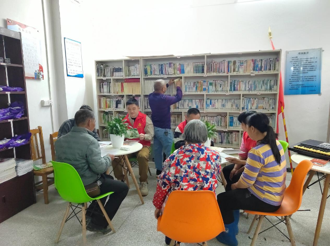 江尾镇鹤仔村开展农家书屋春日读书会活动.png