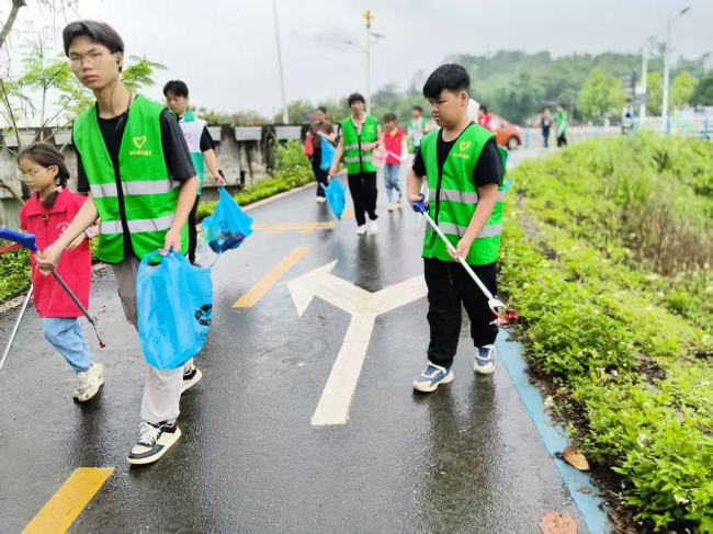 江尾镇开展“绿野拾光”环保志愿服务活动.png