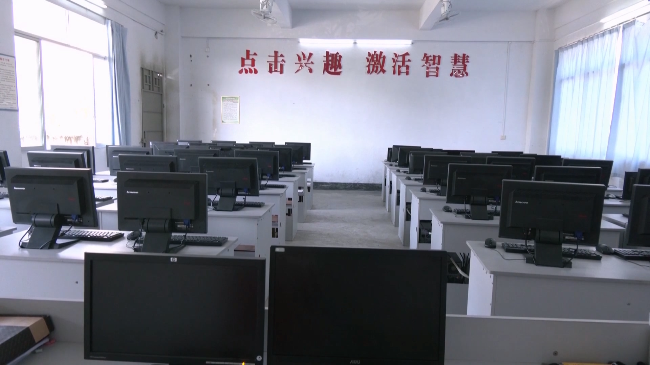 薪火公益基金向江尾镇中心小学捐赠电脑一批&nbsp;助力乡村教育高质量发展.mp4_20250513_191820.817.jpg