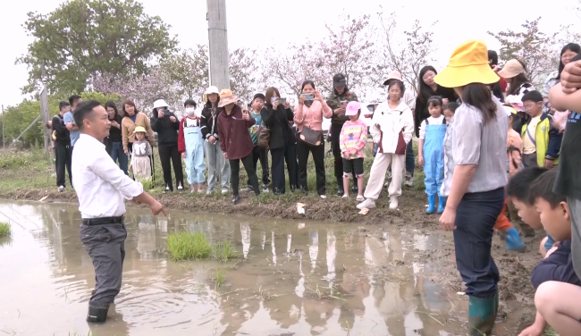 全国劳模沈仲灯：脚下有泥 心中有梦.mp4_20250516_182617.380.jpg