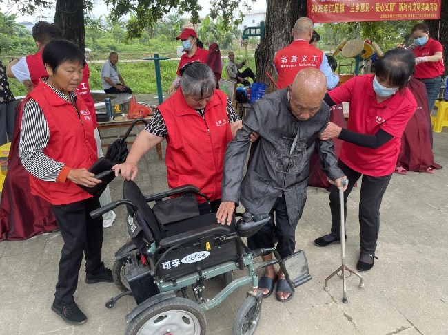 江尾镇开展爱心义剪进乡村志愿服务活动 1.png