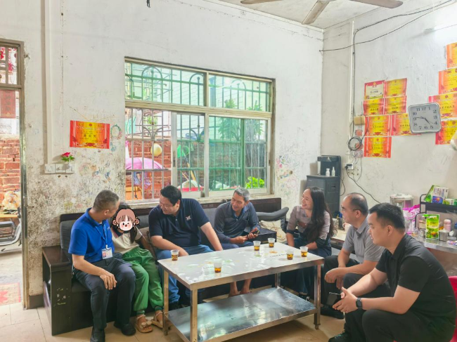 爱心企业暖心慰问 情暖翁城困境儿童2.png