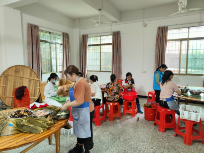 新江镇社工站举办“粽香传情&middot;端午同乐”端午节主题活动.png