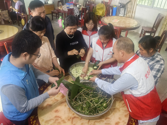 【我们的节日&middot;端午】龙仙镇中心村开展“粽叶飘香传温情 端午爱心暖民心”主题活动.png
