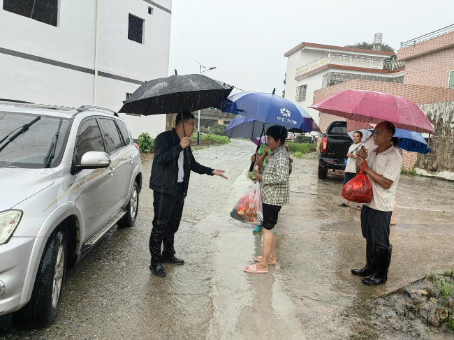筑牢防汛“红色堤坝”守护群众生命财产安全——龙仙镇全力以赴做好防汛应急工作3.png