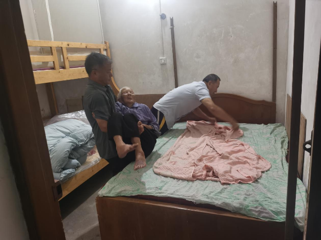 新江镇：党旗飘扬战汛情 先锋引领护安澜3.png