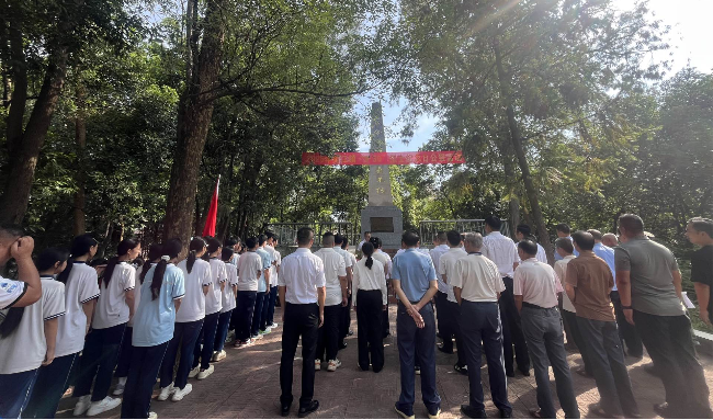 新江镇举行“9&middot;30”烈士公祭日活动暨向烈士纪念碑敬献花篮仪式.png