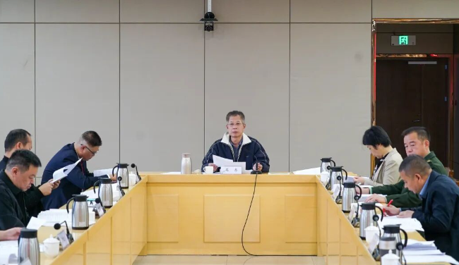 高忠主持召开县委议军会议