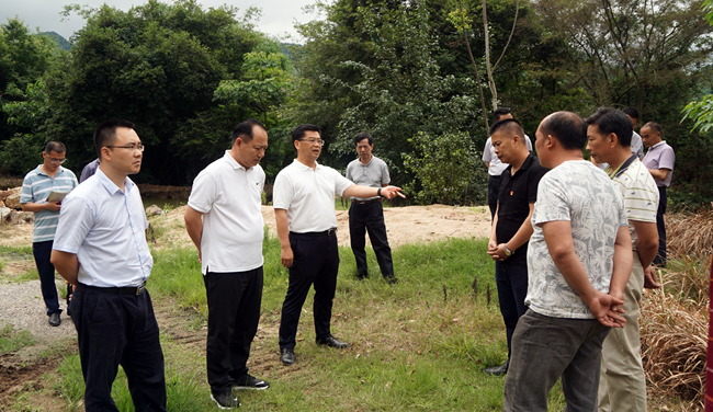 县委书记黄令遥调研县级饮用水源地环境保护工作